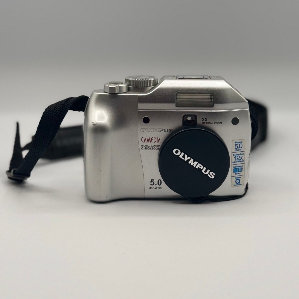 Olympus Camedia C-5000 Zoom 5.0MP Digital Camera Silver 3x Optical Zoom Japan